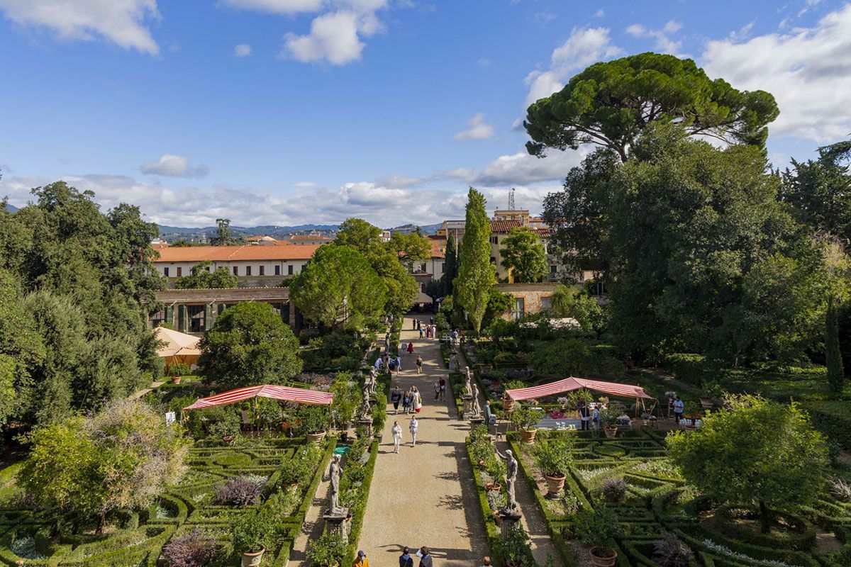 2_ARTIGIANATO-E-PALAZZO_il-giardino-dall.alto(C)Dario-Garofalo.jpg