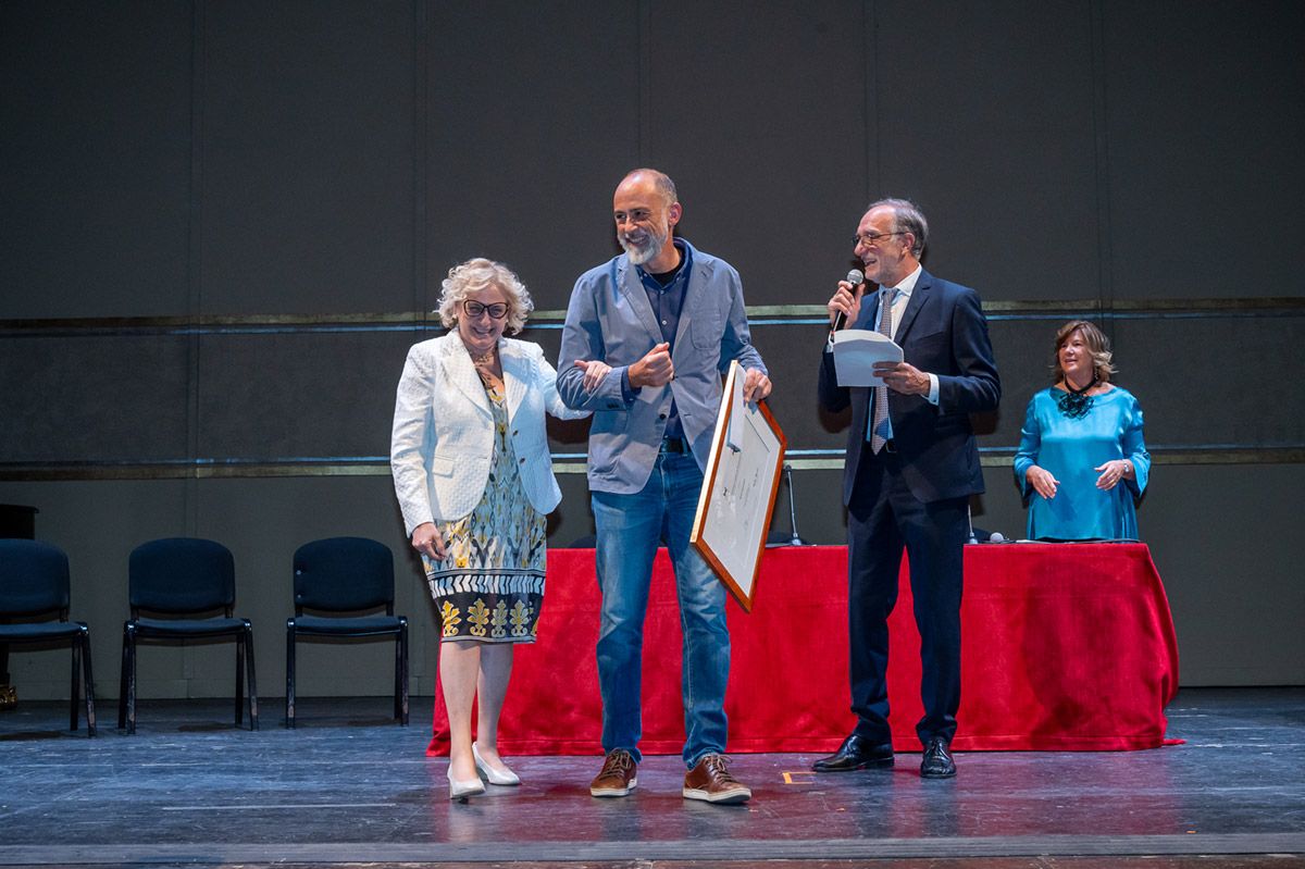 Premio_Fondazione_Cologni_-XVII_edizionel_Concorso_Triennale_Internazionale_di_Liuteria_Antonio_Stradivari.jpg